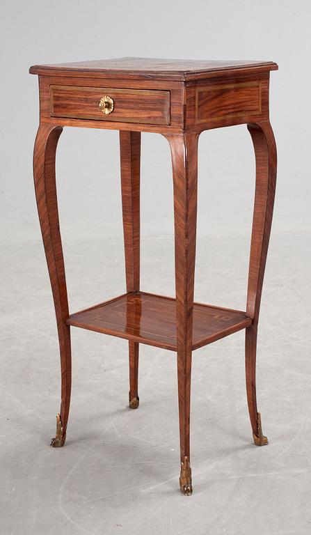 BORD. Frankrike, 1700-talets andra hälft. Louis XV.