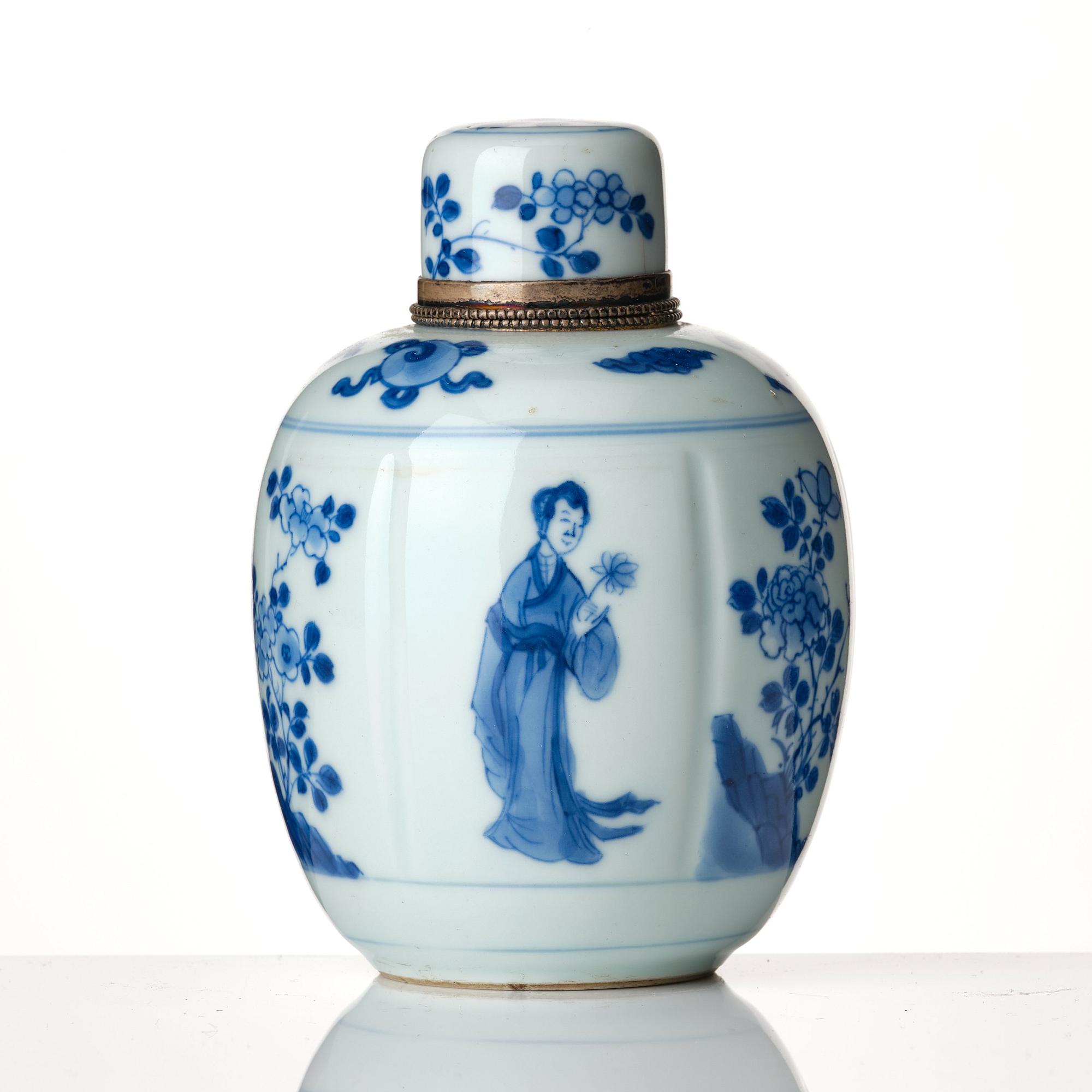 Tedosa med lock, porslin. Qingdynastin, Kangxi (1662-1722).