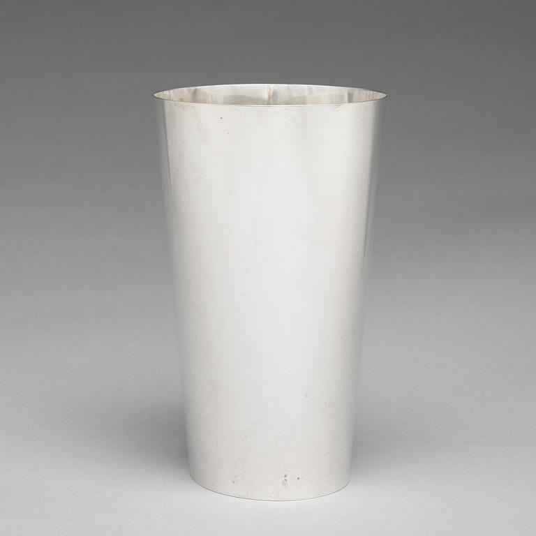 Prins Carl Philip Bernadotte, a sterling silver vase, Guldsmedsaktiebolaget, Stockholm 2011.