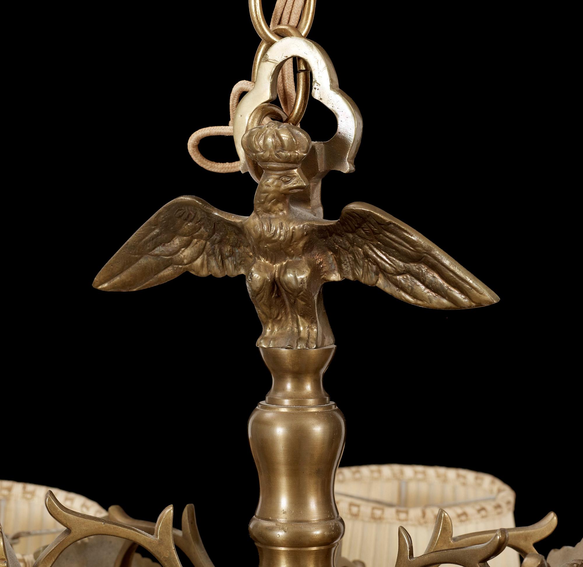TAKKRONA, mässing, barockstil, 1900-tal. H 60 exkl kedja.