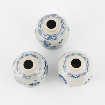 A group of eight Chinese blue and white porcelain jars, 19th century.