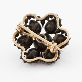 Brosch, silver med rosenslipade diamanter.