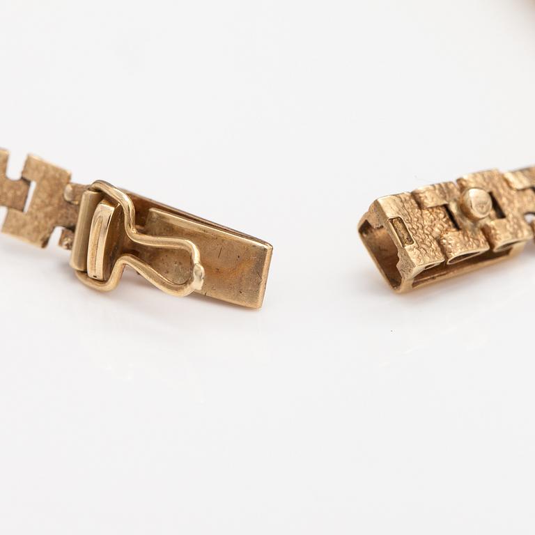 Rannekoru, 14K kultaa. Keravan Kultaseppä, Helsinki 1973.