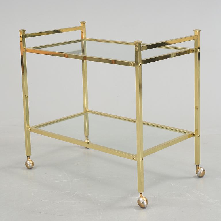 SERVERINGSVAGN, mässing och glas, omkring 1900-talets tredje kvartal.