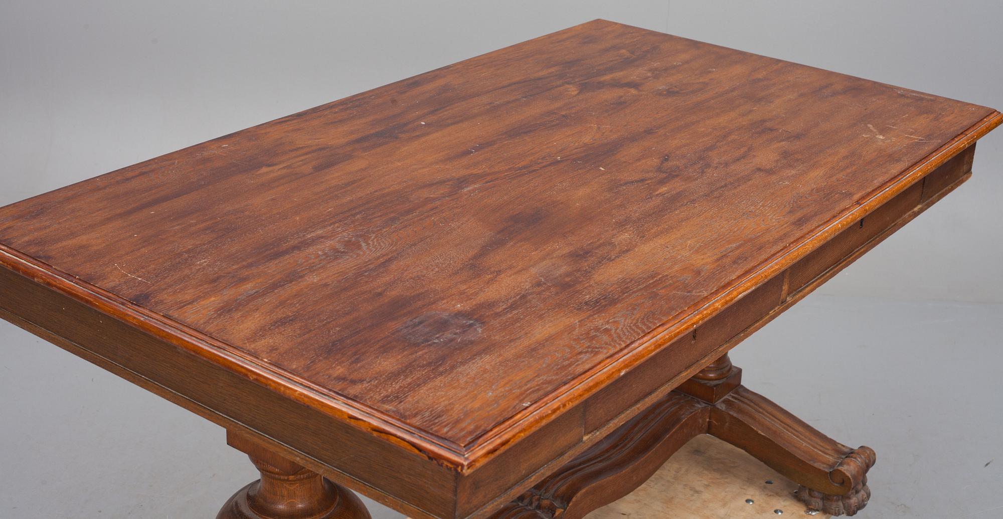 SKRIVBORD, barockstil. 1900-talets första hälft.