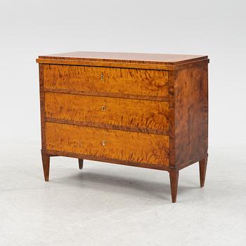 A birch veneered chest of drawers, 19th Century.