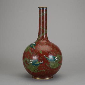 VAS, cloisonné, Kina, 1900-talets andra hälft.