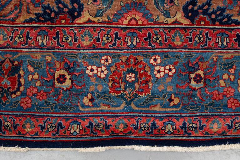 Matto, a semi-antique Yazd probably, ca 409-420 x 325,5-333,5 cm.