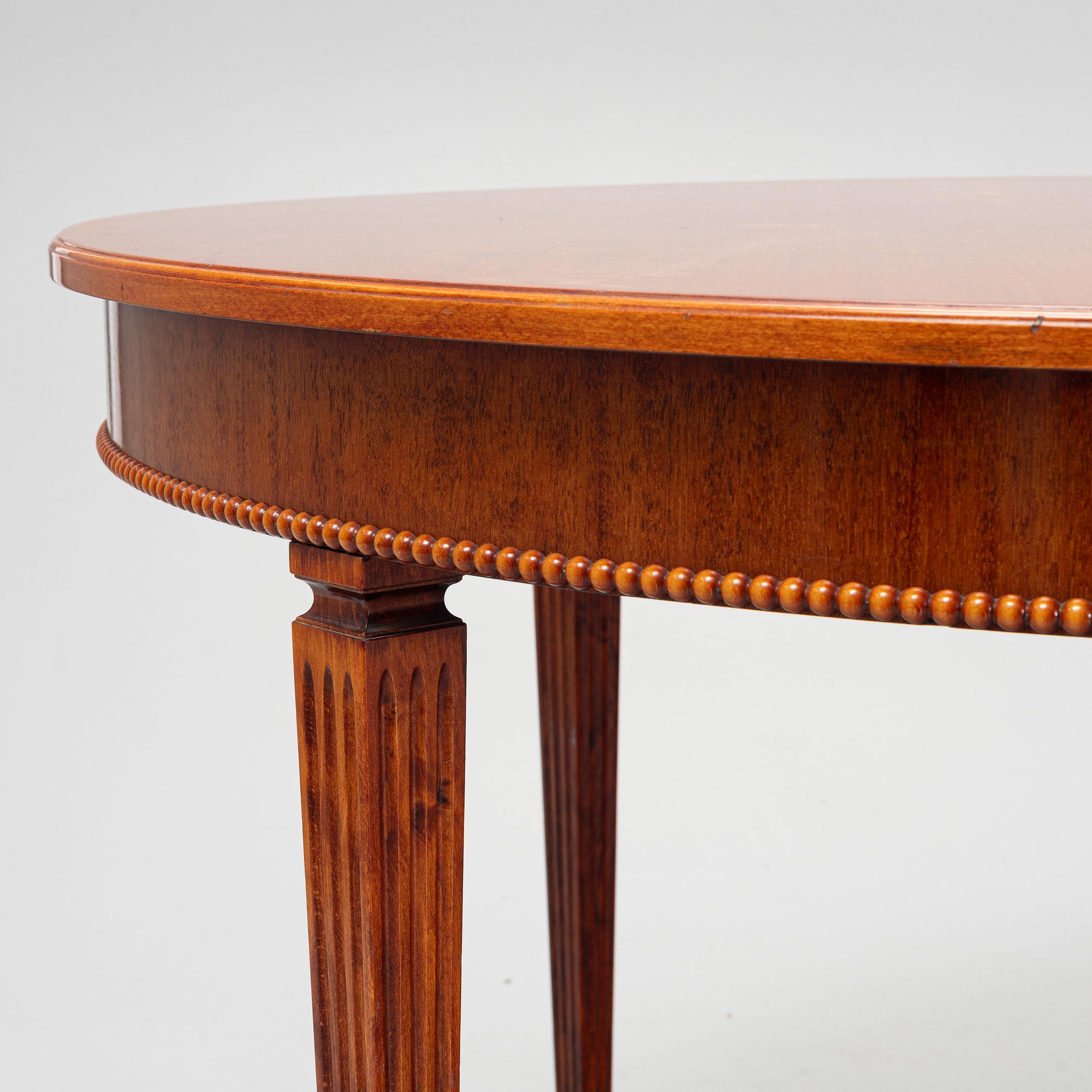 Matbord, gustaviansk stil, 1900-tal.