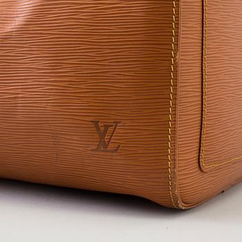 A "Keepall 50 epi" weekendbag by Louis Vuitton.