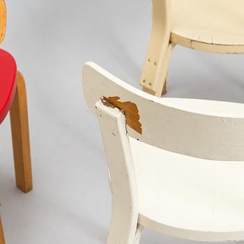 Alvar Aalto, Tuoleja, 4 kpl malli 69 ja jakkara malli 60, O.Y. Huonekalu- ja Rakennustyötehdas A.B. 1900-luvun puoliväli.