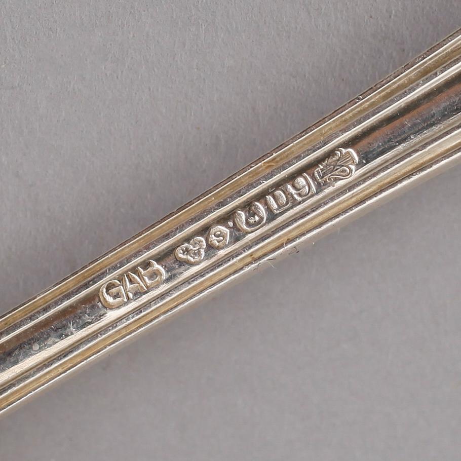 TESKEDAR, 16 st (12+4) snarlika, silver, svenska stämplar, 1800-/1900-tal. Vikt ca 378 gram.