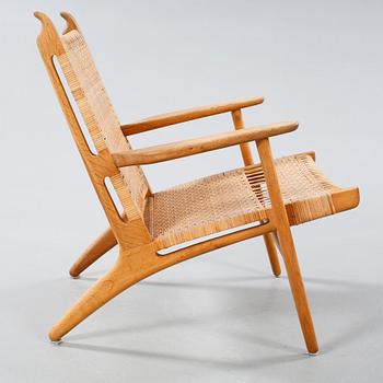 A CH-27 lounge chair, designed by Hans J Wegner for Carl Hansen & Son,