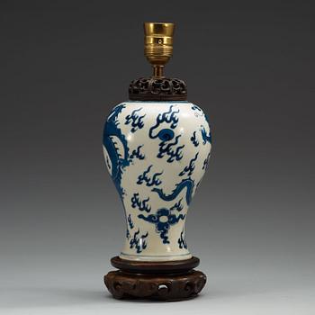 A blue and white dragon vase, Qing dynasty, Kangxi (1662-1722).