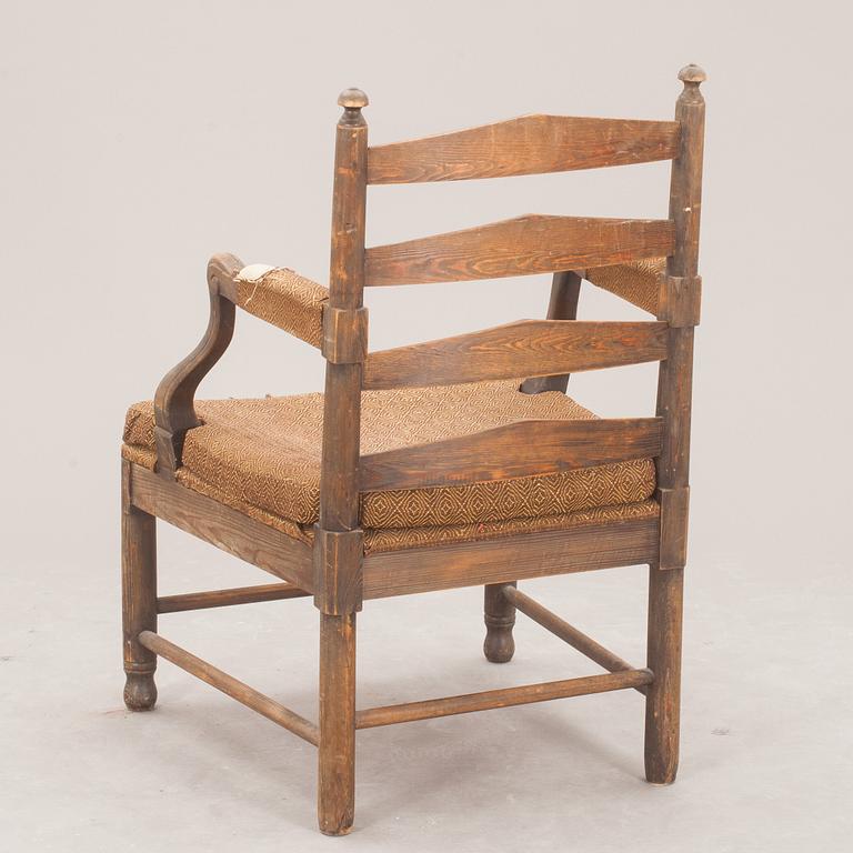 KARMSTOL, "Gripsholmsfåtölj", tillskriven Alfred Grenander, jugend. Omkring 1900.
