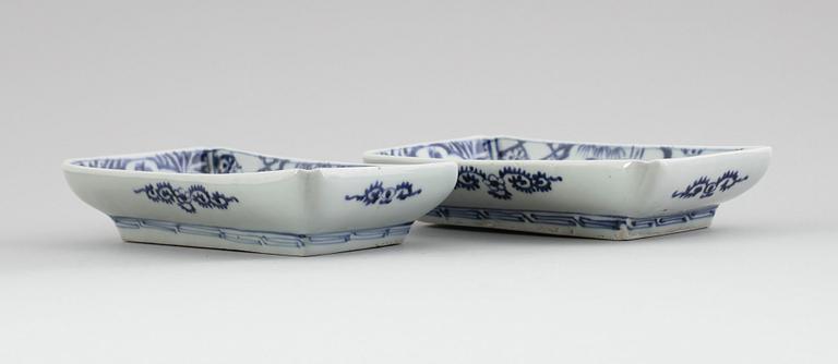 SKÅLAR, 2 st, porslin, Japan, sent 1800-tal.