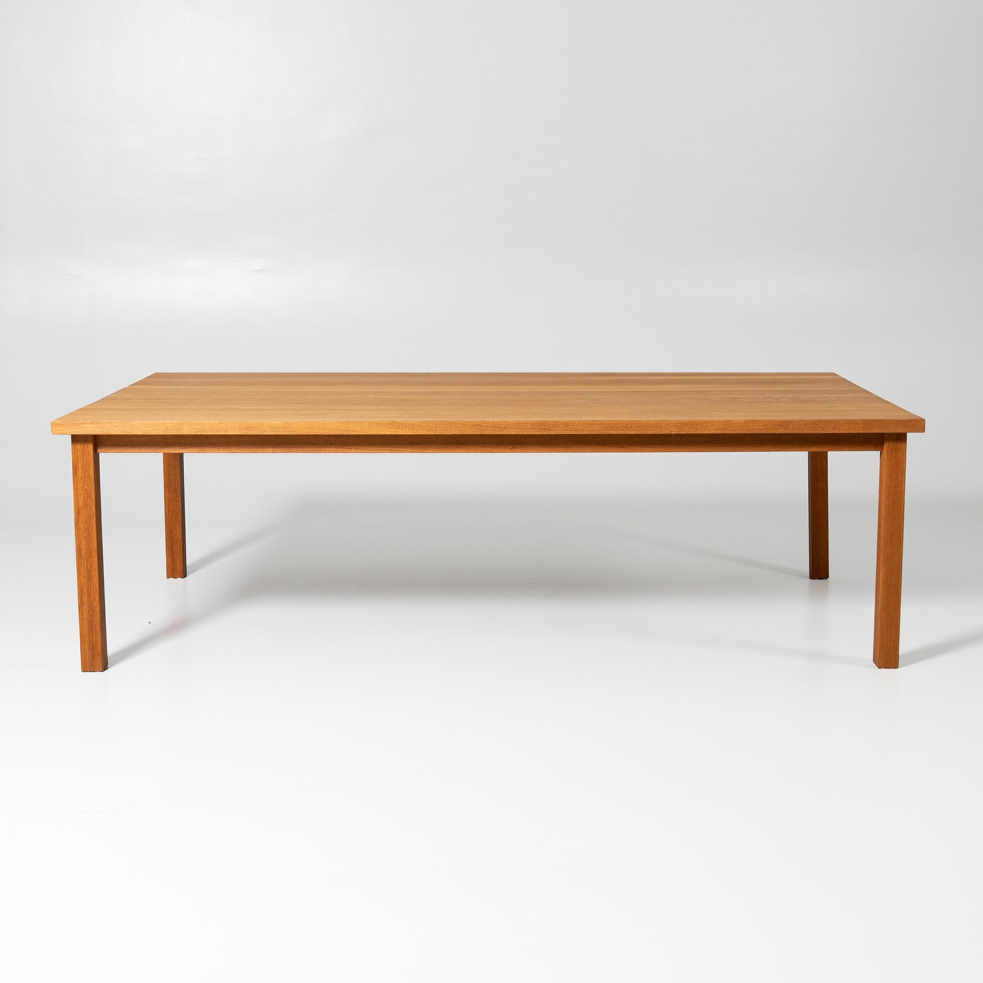 Dining table, 21st century.