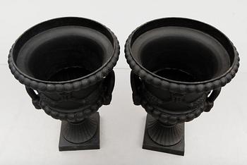 TRÄDGÅRDSURNOR, 1 par, 1900-/2000-tal.