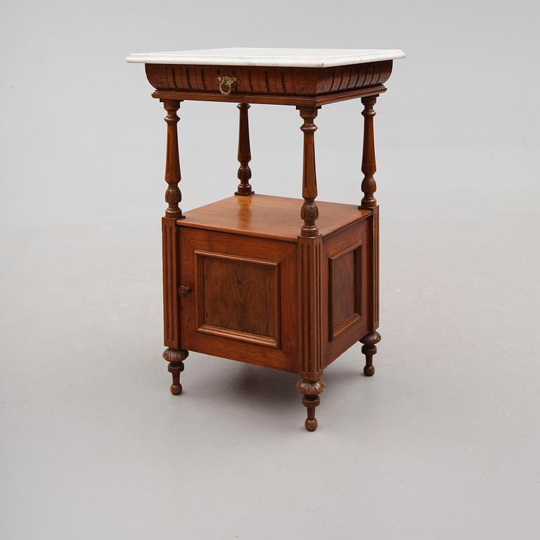 SÄNGBORD, nyrenässans, sent 1800-tal.