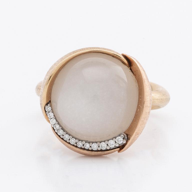 LYNGGAARD RING Lotus collection 18K gold w 1 moonstone and brilliant-cut diamonds total 0,05 ct TW VS, original box.