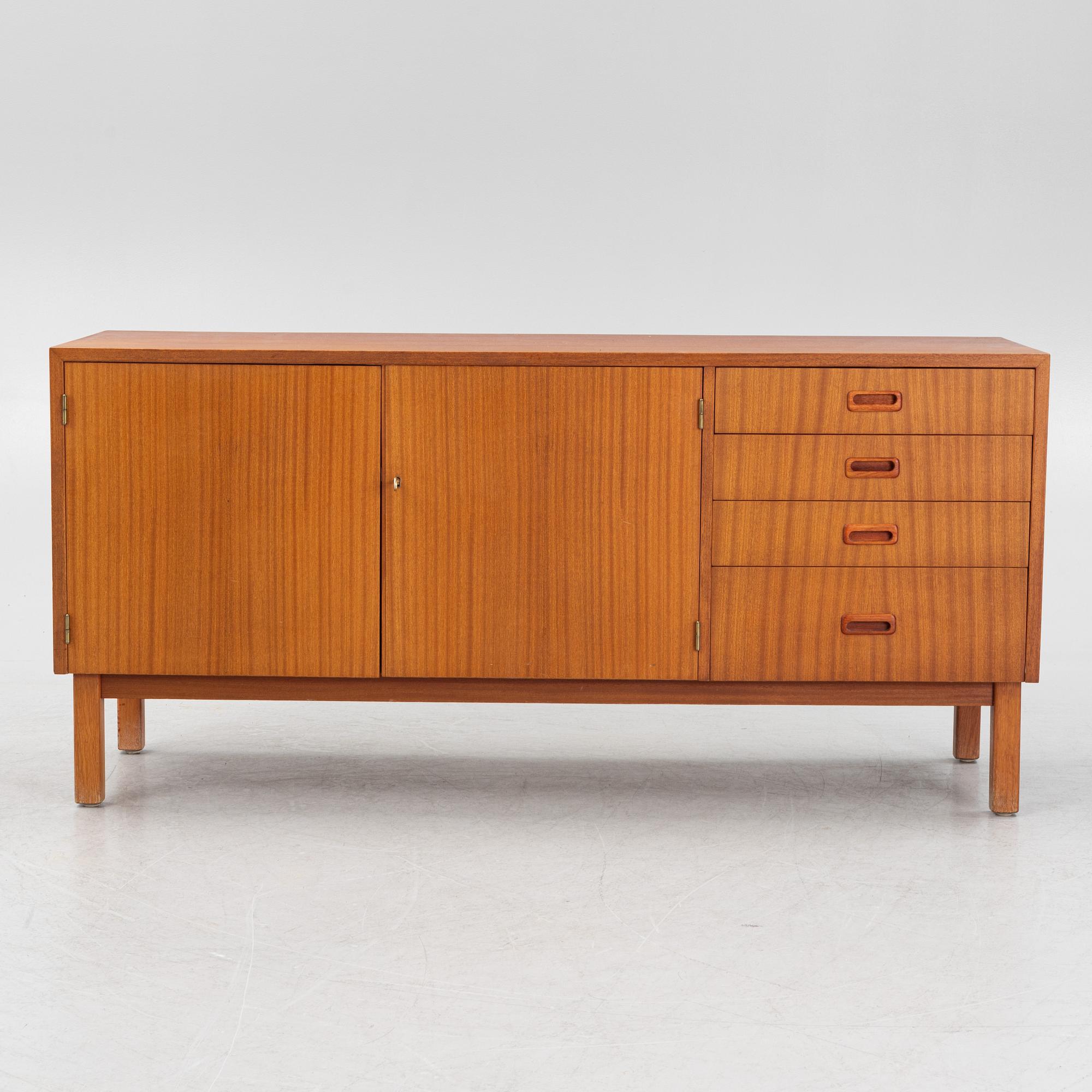 Sideboard, 1900-talets mitt.