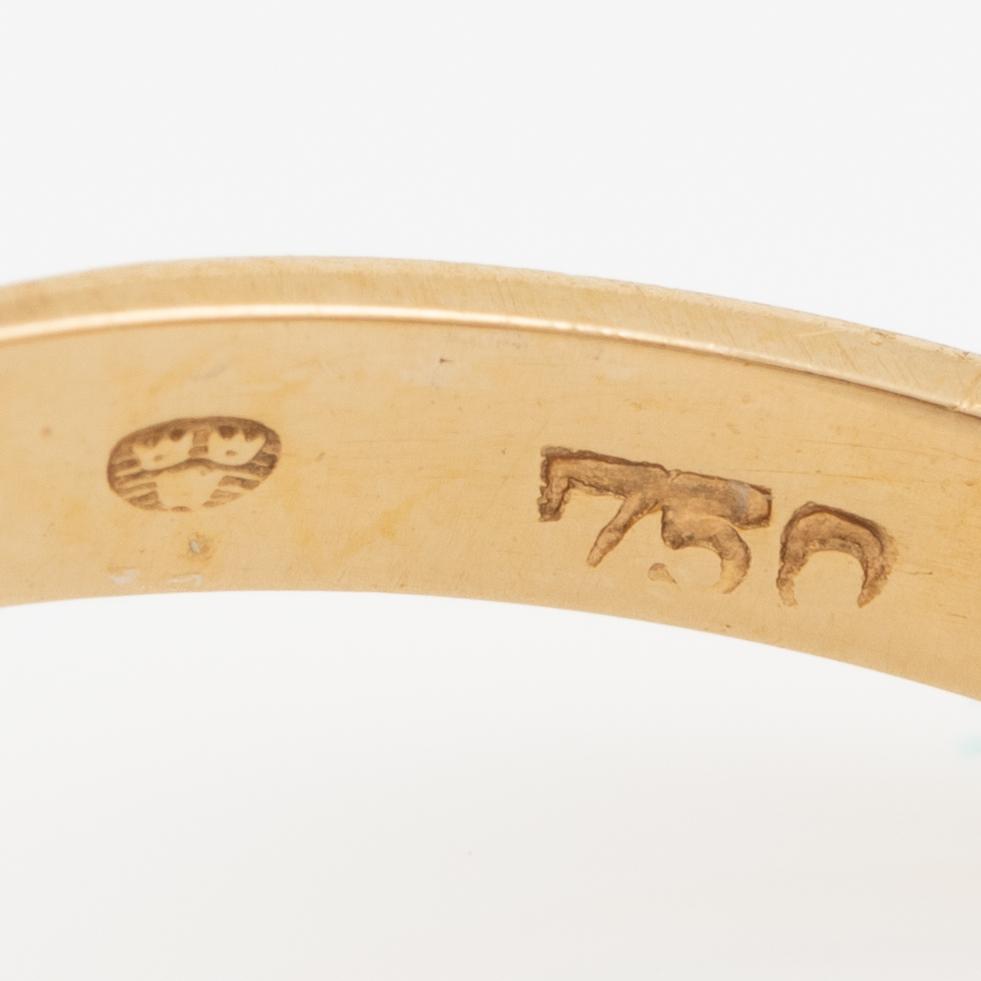 Ring 18K guld med två cabochonslipade månstenar.