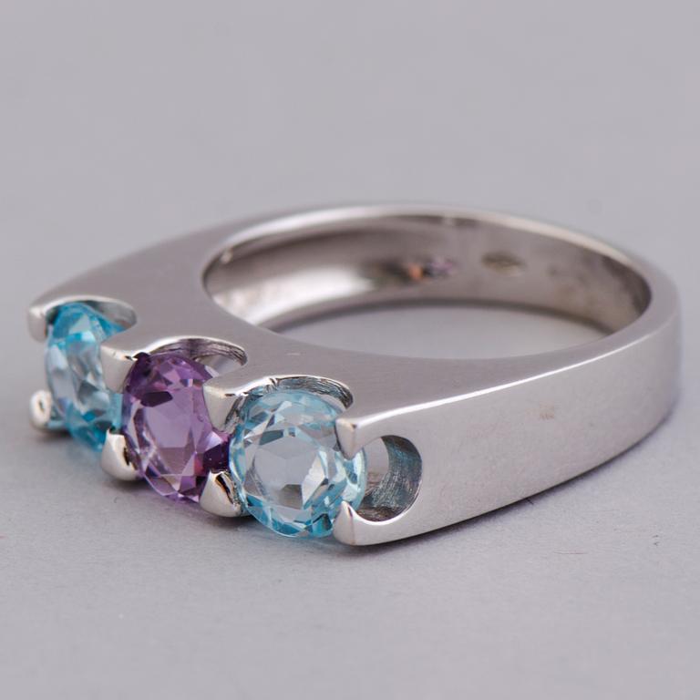 RING, topaser, ametist, 18K vitguld. Italien.