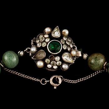 COLLIER, nefrit med lås i silver, importstämplat.