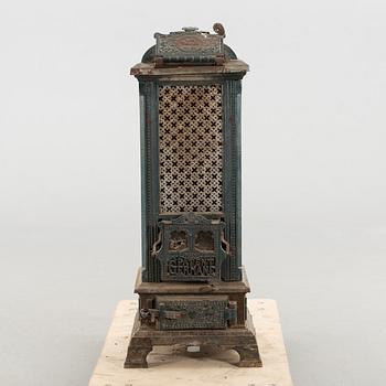 A cast iron stove, around 1900.