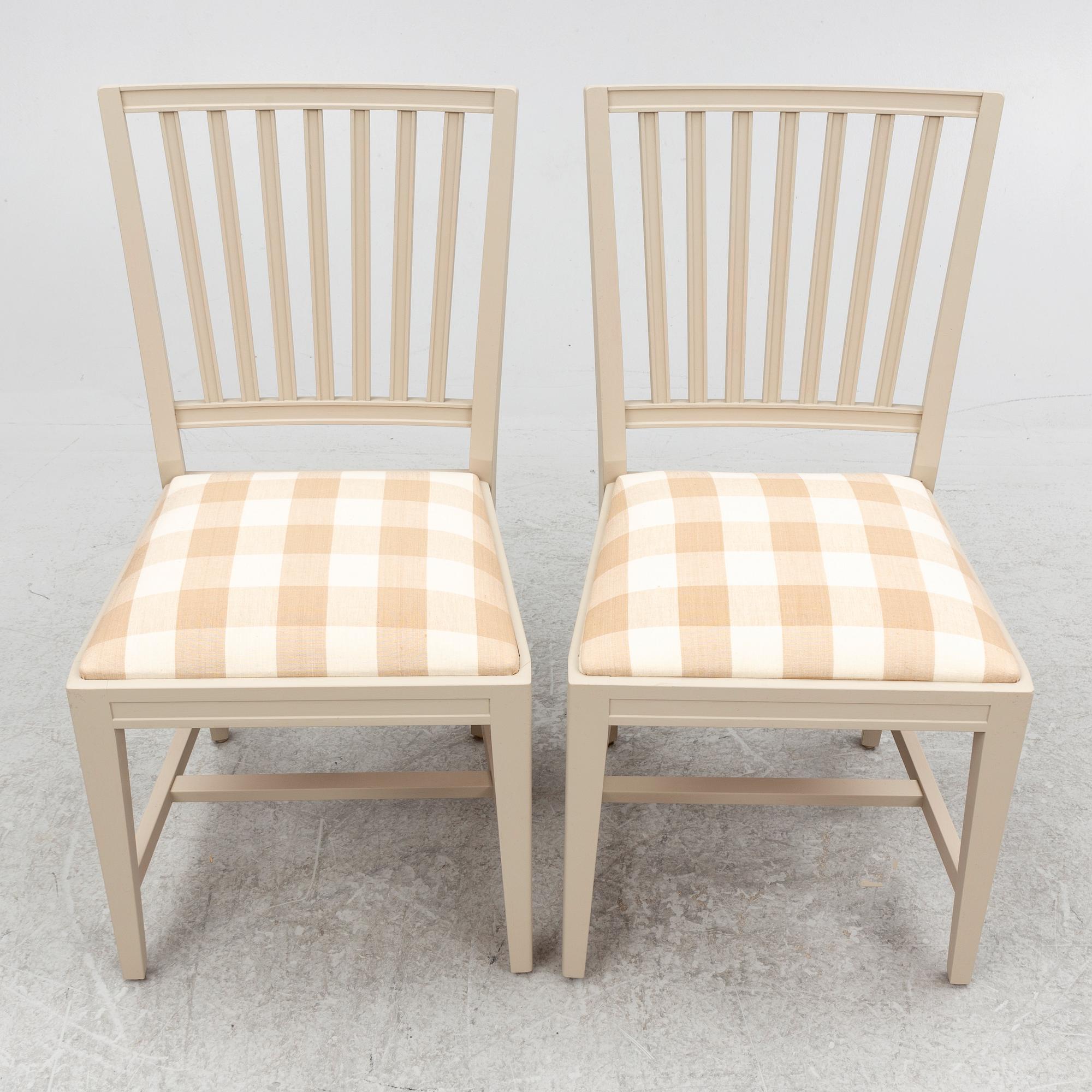 Dining table, 8 chairs, Gustavian style, 20th century.
