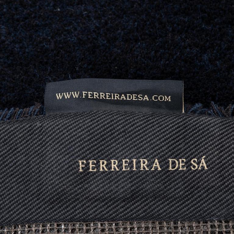 Denise Grünstein, matta "Halo", handtuftad, ca 285 x 269 cm, Ferreira de Sá, Portugal.