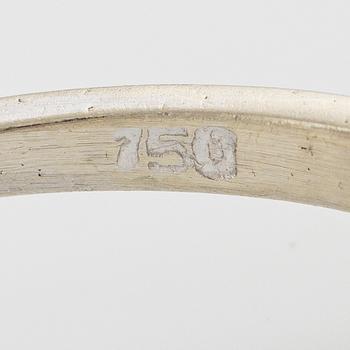 Ring, carmosé, 18K white gold with synthetic sapphire and brilliant-cut diamonds.