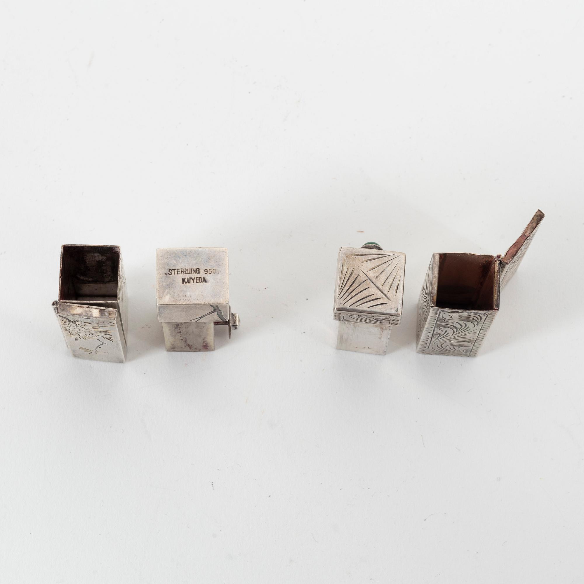 Läppstiftsetuier, två stycken, samt brevkniv och penfodral, silver. Japan, omkring 1900.