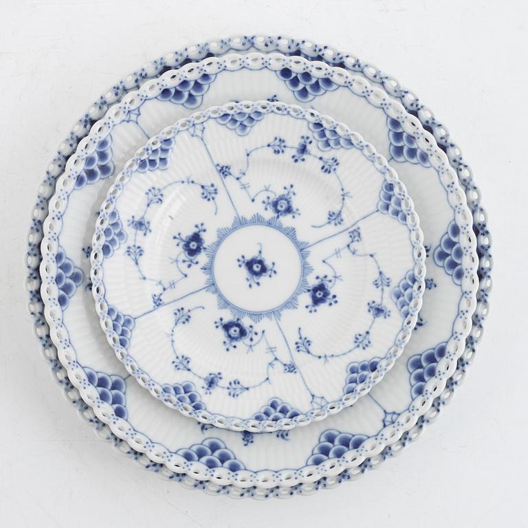 A set of 20 'Musselmalet' porcelain service parts, Royal Copenhagen, Denmark.