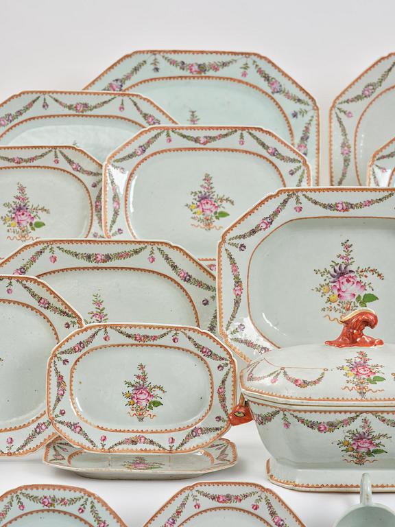 An extensive famille rose dinner service, Qing dynasty, Qianlong (1736-95). (106 pieces).