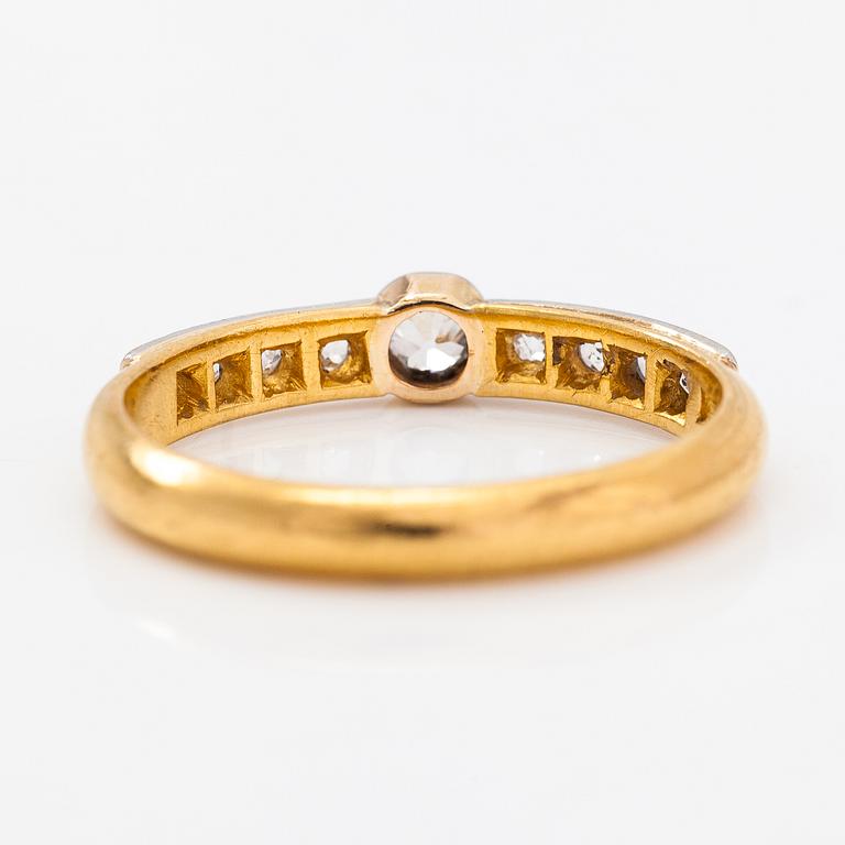A 23K ogld ring with diamonds ca. 0.38 ct in total. Sweden 1946.