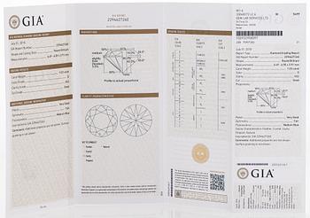 Korvakorut, yksikiviset, 18K valkokultaa ja briljanttihiottuja timantteja yht. 2.04 ct.