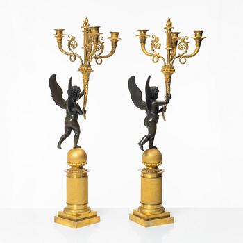 Kandelabrar, ett par, för fyra ljus, Frankrike, 1800-talets början, Empire.