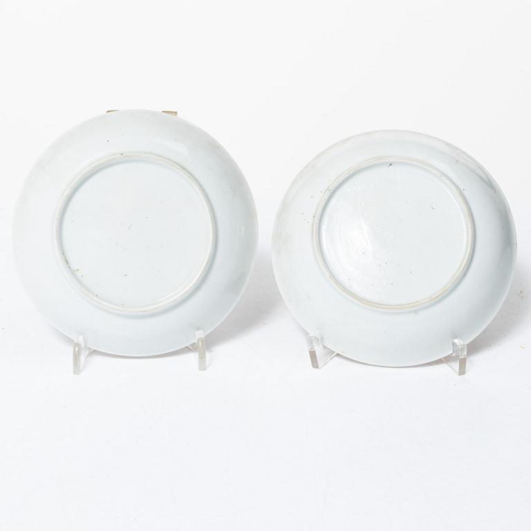 Seven pieces of porcelain plates and dishes, China, Qianlong (1736-95).