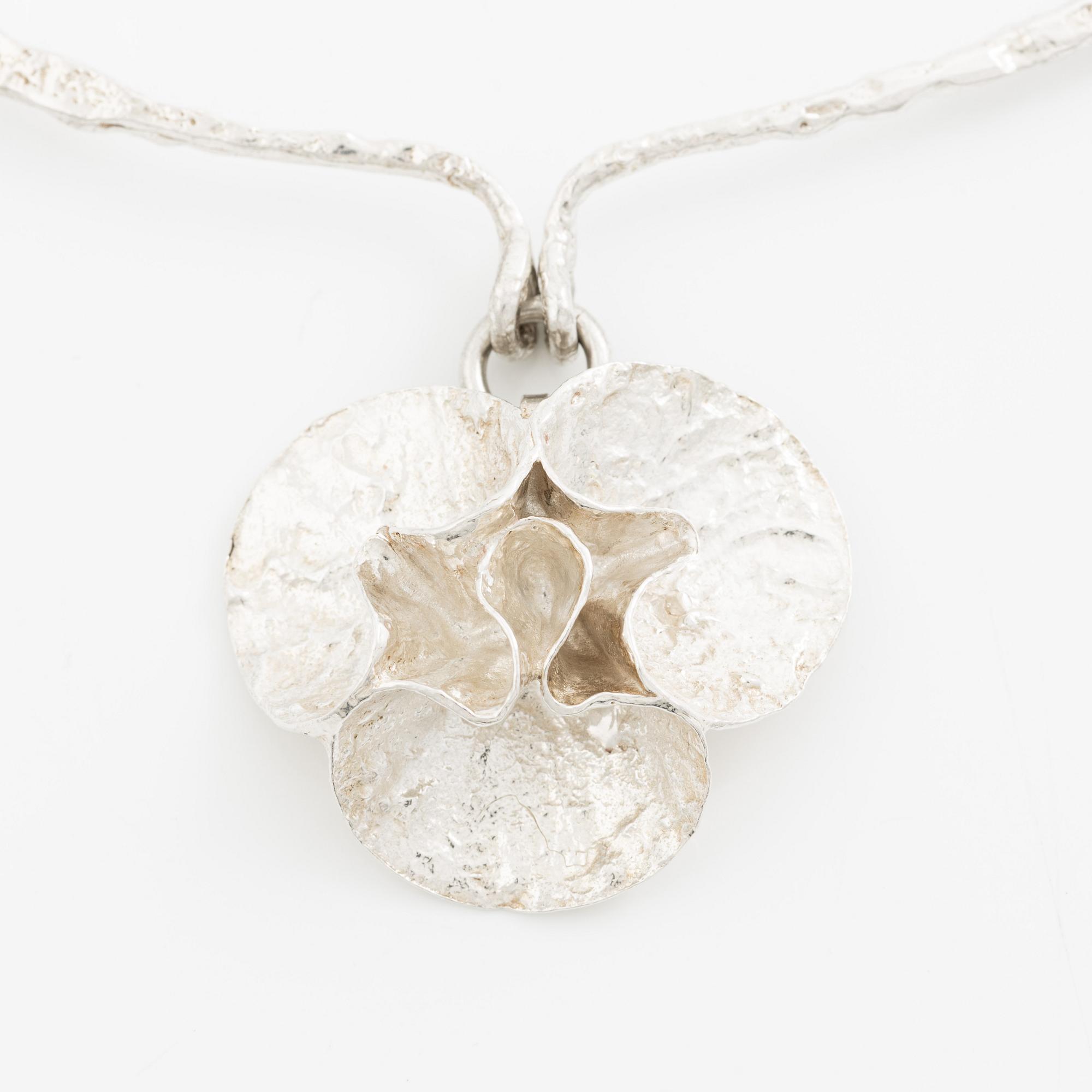 Theresia Hvorslev, neck ring, collar, silver.