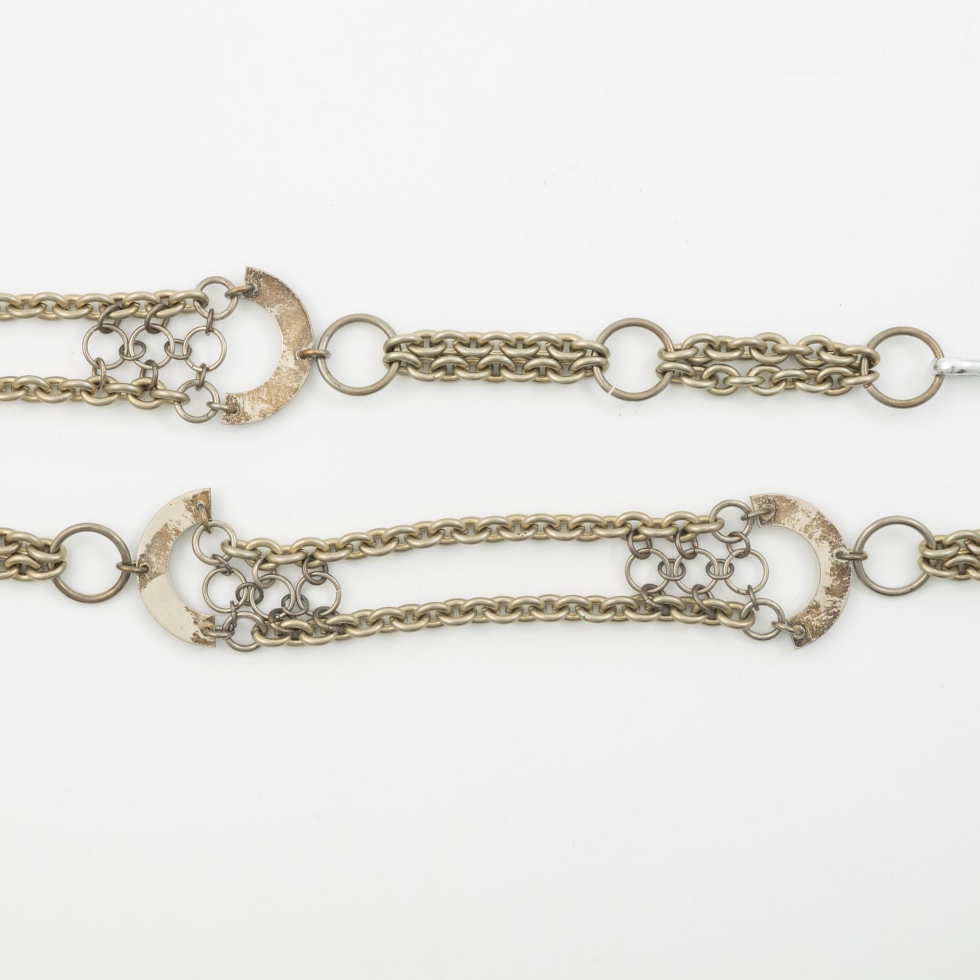 Siv Lagerström, skärp/collier i vit metall.