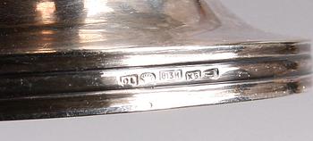 SKÅLFAT SAMT NÅLFAT, silver, Helsingfors 1927 resp Birmingham 1897.