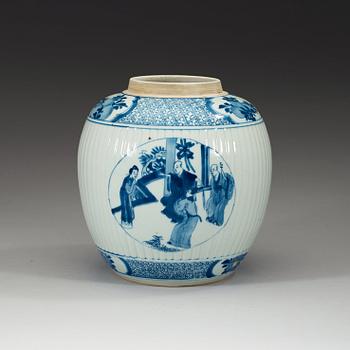471. A blue and white jar, Qing dynasty, Kangxi (1662-1722).