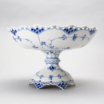 Skål på fot "musselmalet" helblonde, Royal Copenhagen Danmark porslin.
