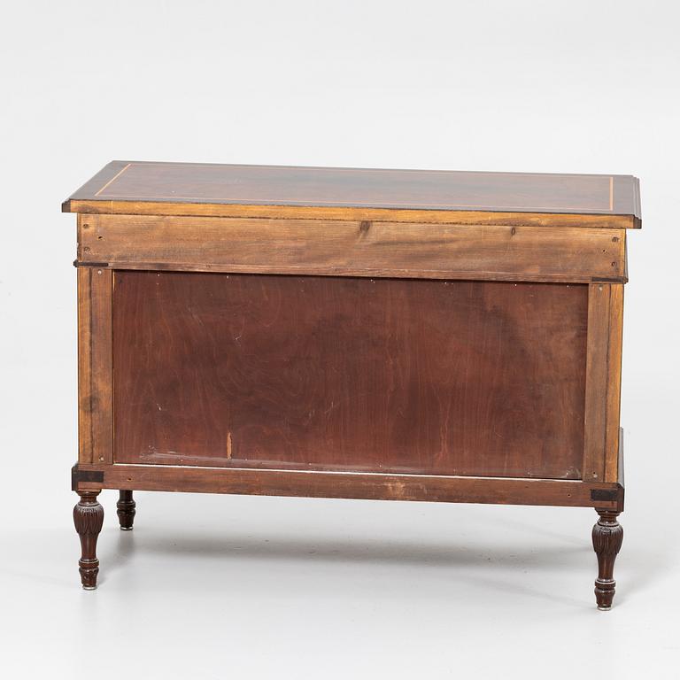 Chest of drawers, first half of the 20th century.