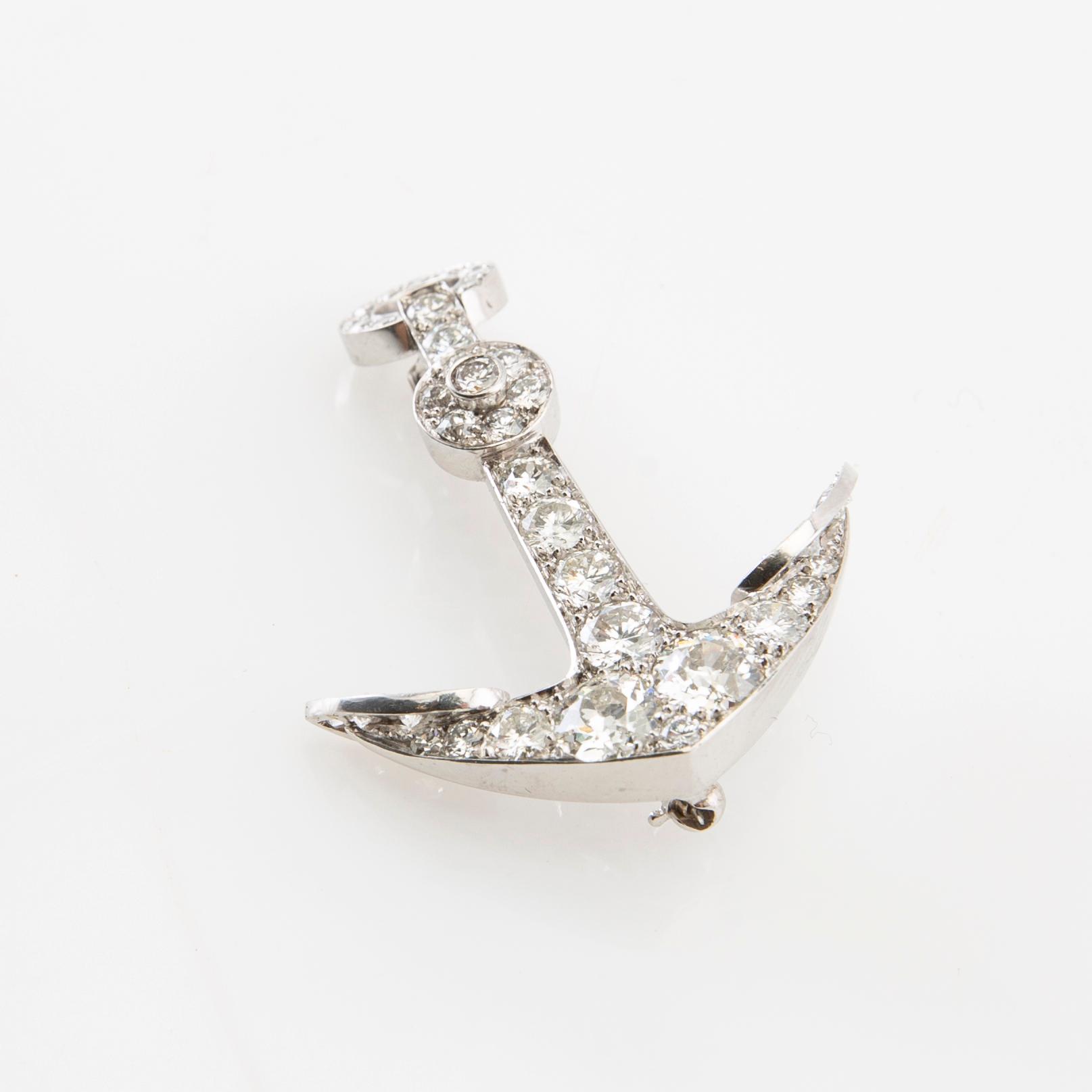 Brooch in the form of an anchor made of 18K white gold with diamonds.