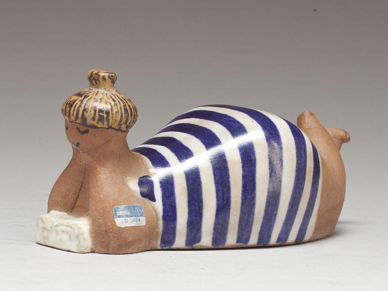 FIGURIN, stengods, sign. Lisa Larsson, Gustavsberg.
"Beata".