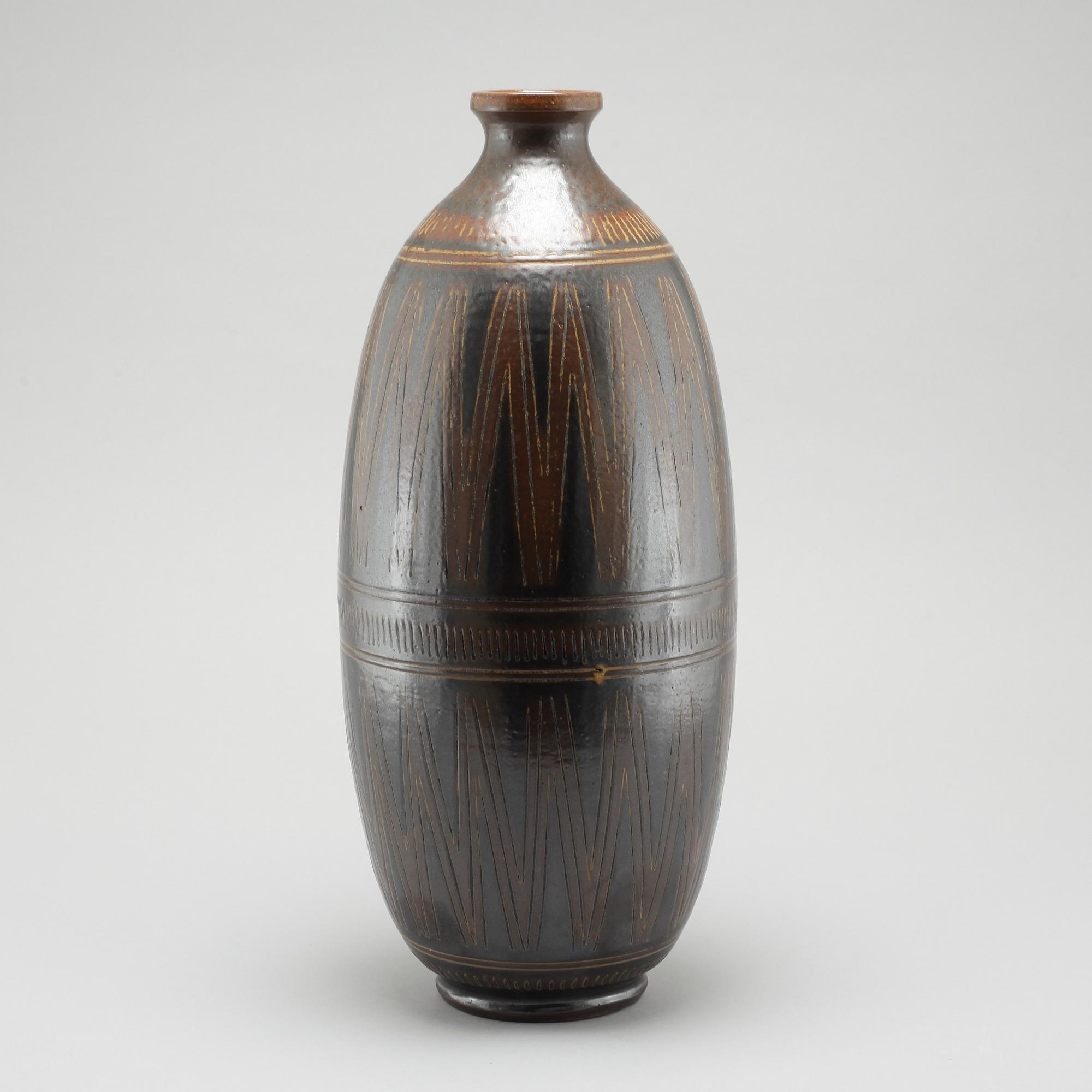 A mid 20th century floor vase in stoneware by by Arthur Andersson fr Wallåkra Lerkärlsfabrik.