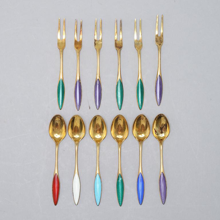 12 gilded silver spoons and small forks from Norway, around the mid 20th century.