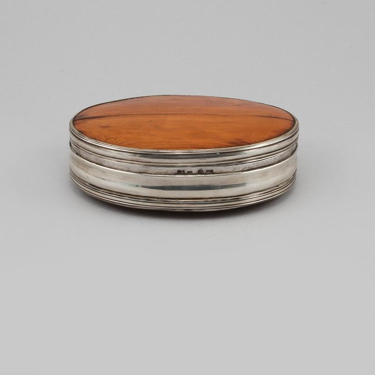 DOSA, silver och trä, troligen Erik Linderoth d y, Umeå, 1843.